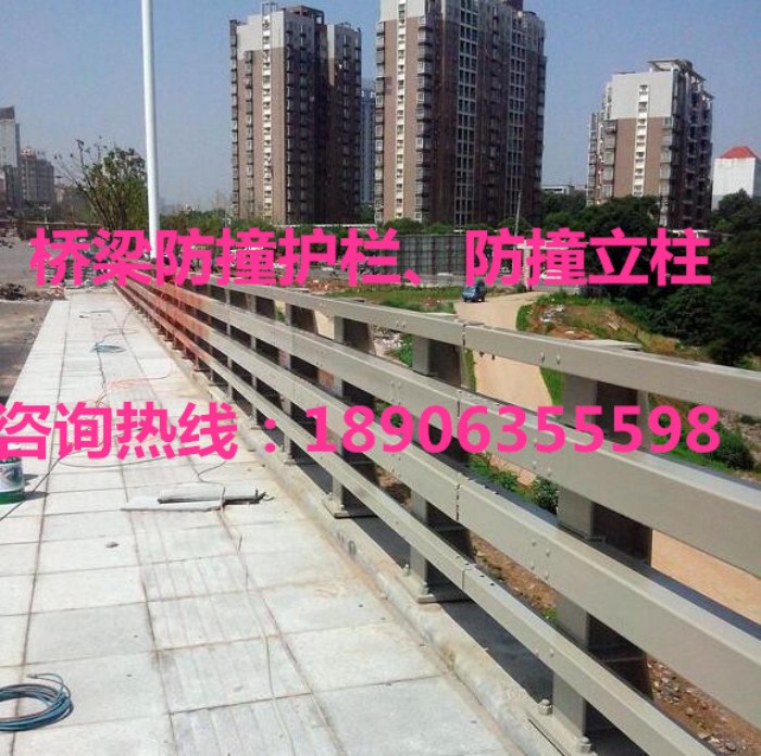 橋梁防撞護(hù)欄，防撞立柱